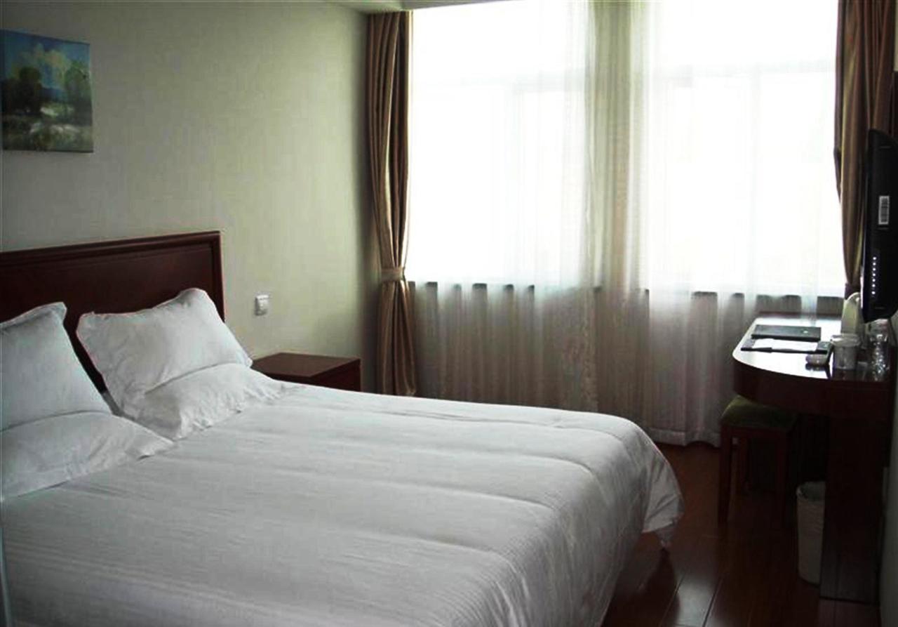 Greentree Inn Shanghai Expo Site South Yanggao Road Subway Station Express Hotel מראה חיצוני תמונה